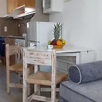 Traditionnal Mykonian * Ornos (Mykonos)