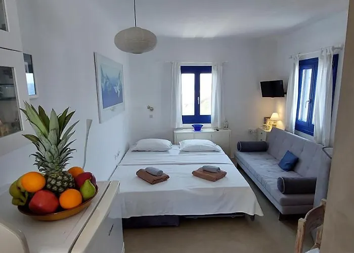 Traditionnal Mykonian Ornos (Mykonos)