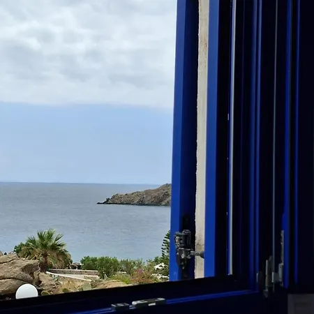 Traditionnal Mykonian * Ornos (Mykonos)