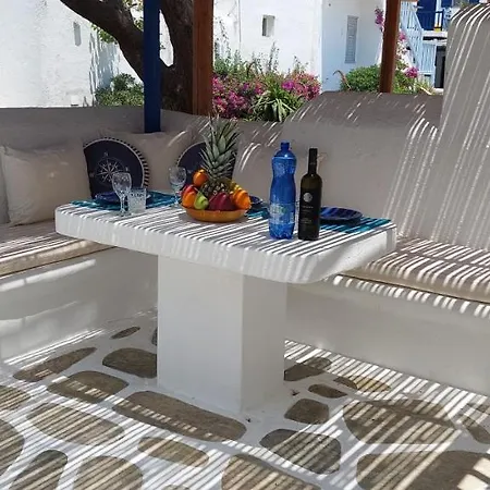 Traditionnal Mykonian 아파트 오르노스